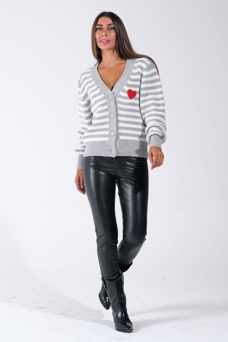 Gri Çizgili Kalpli Düğmeli Triko Hırka