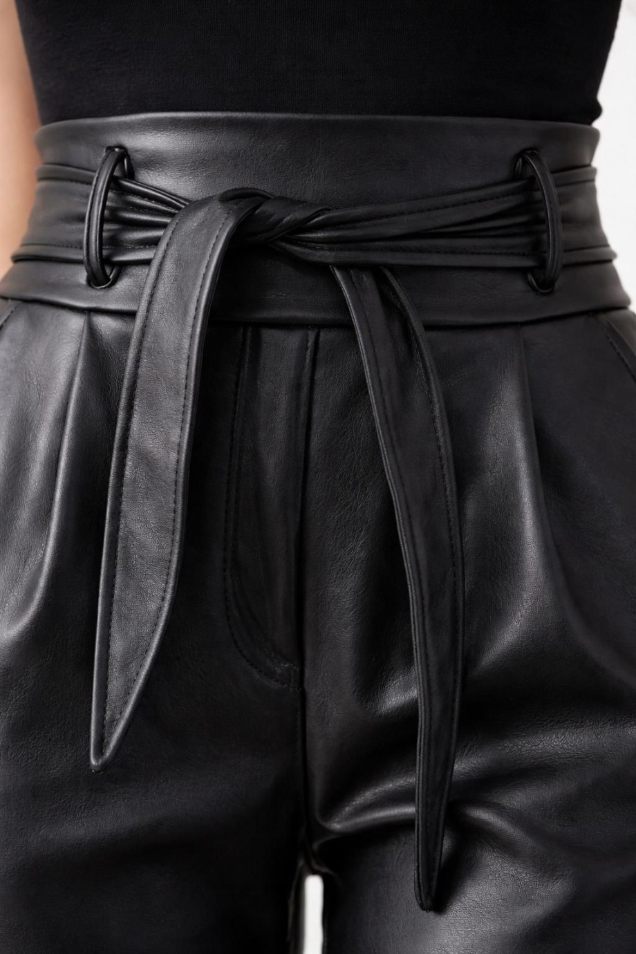 Suni Deri Yüksek Bel Kemerli Pantolon Siyah