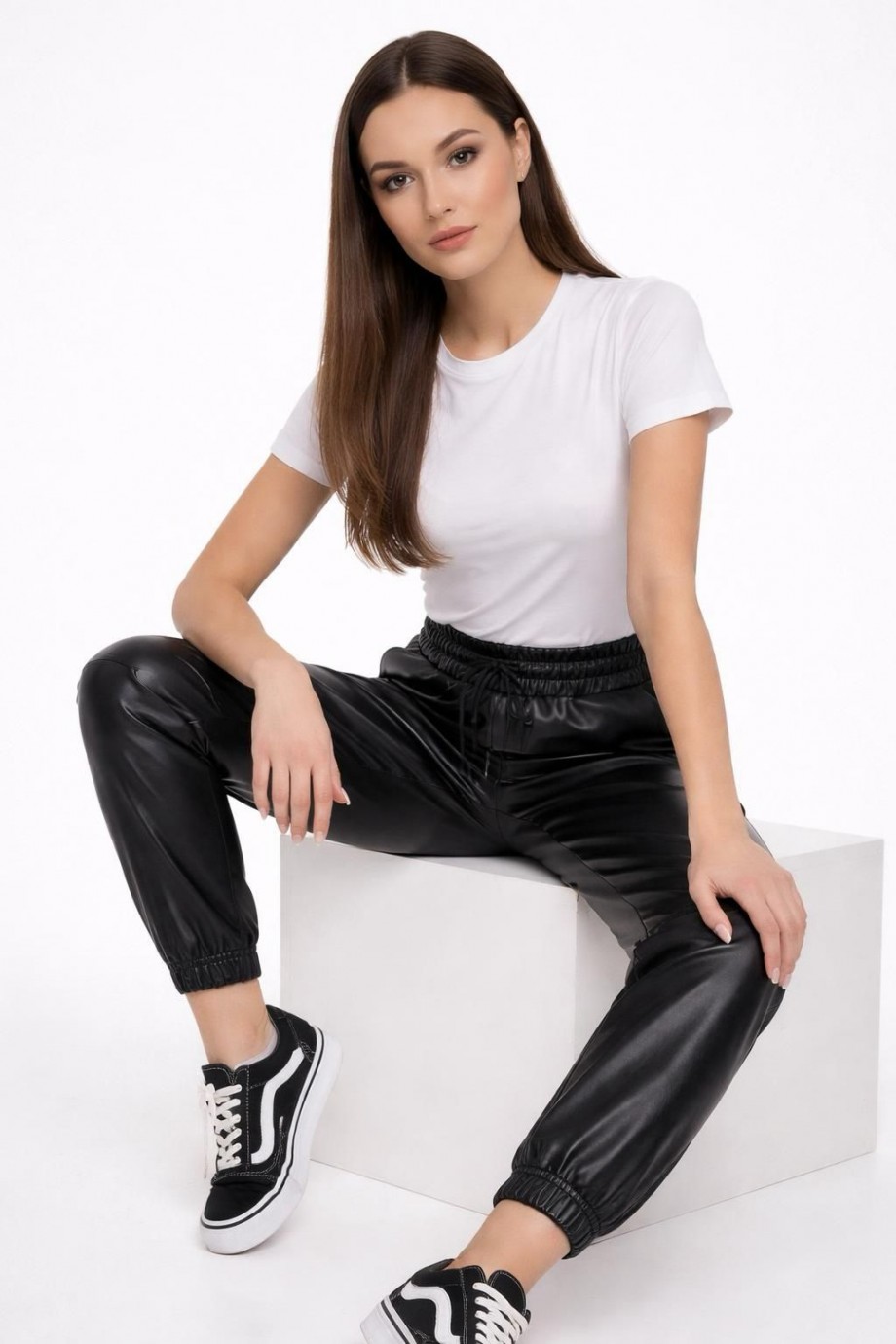 Suni Deri Paçası Lastikli Pantolon Siyah